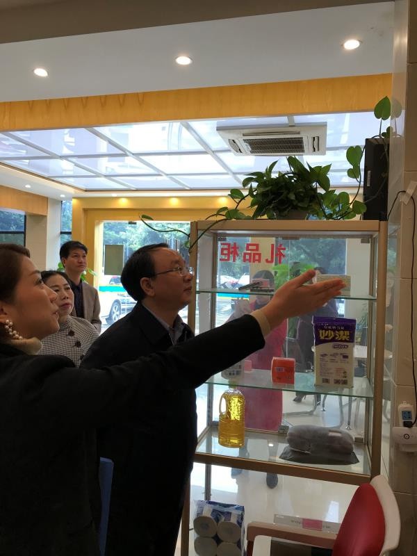 贛州市政府副秘書(shū)長(cháng)李國泉一行蒞臨章貢區民融登指導交流工作 